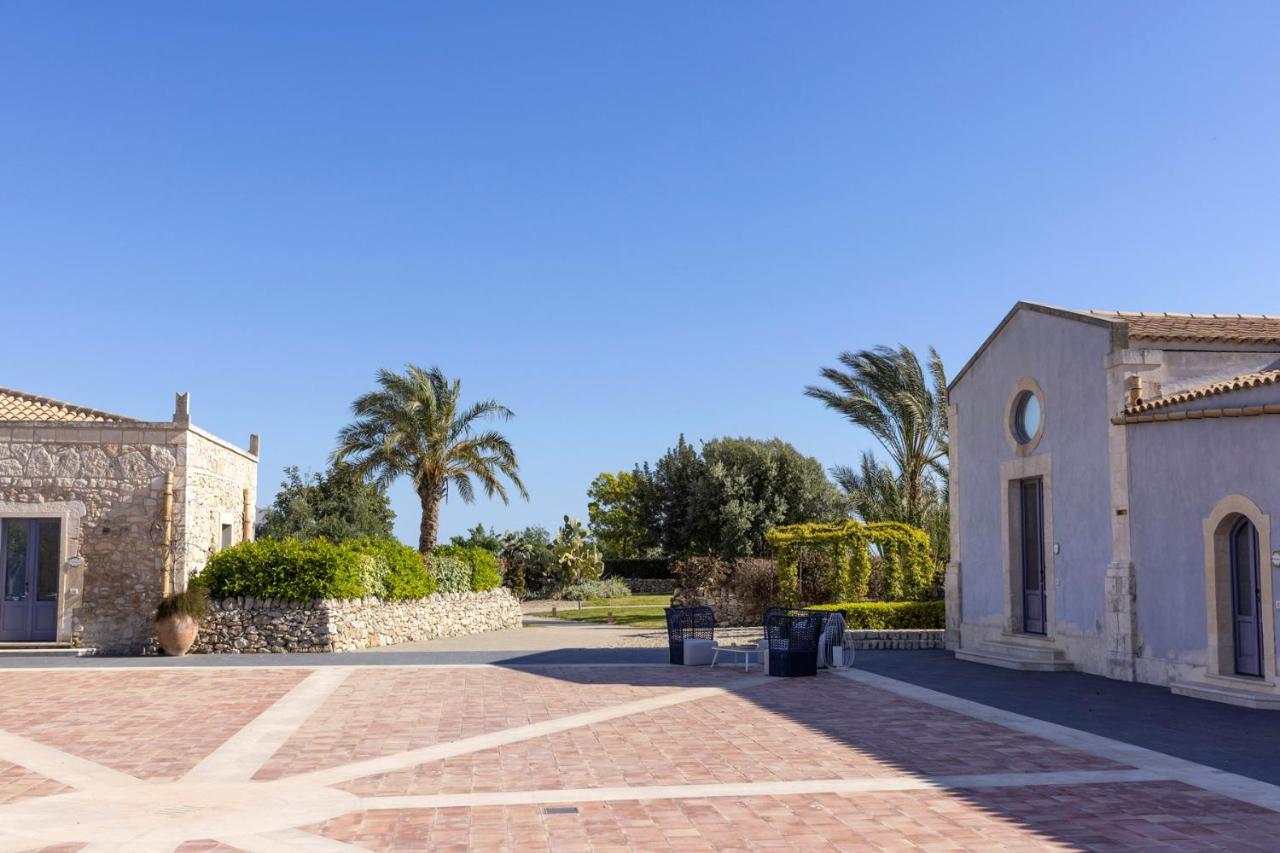 Masseria Del Carrubo Hotel Noto Exterior photo