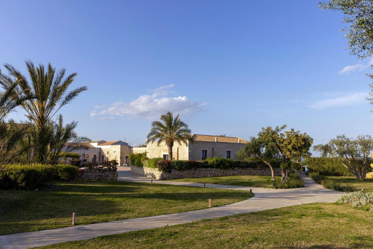 Masseria Del Carrubo Hotel Noto Exterior photo